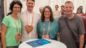 V ponedeljek so jormak v Svaveji uti zaključili z Ansamblom Rosa, ki je pred tem že dvakrat igral v šotoru Wolfganga Stefitza. Letošnjega sejma se je udeležilo več kot 131.000 obiskovalcev, […]