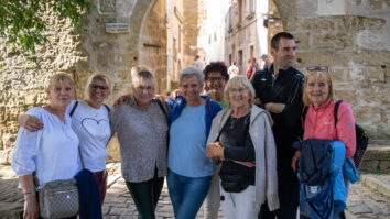 Sobotni večer je spet pripadal Obir kvartetu, novemu hišnemu bendu izleta Novic. Rano zjutraj smo v nedeljo po zajtrku odrinili proti Novi Gorici, ki si letos z Gorico na italijanski [&hellip;]