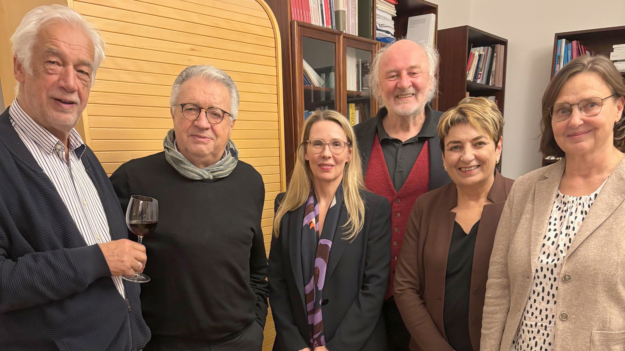 Martina Piko-Rustia in Uši Sereinig iz Slovenskega narodopisnega inštituta Urban Jarnik sta ob tej priložnosti osvetlili nastajanje leksikona, v katerem se odraža dolgoletno in natančno leksikografsko delo Pavla Apovnika. Leksikon [&hellip;]