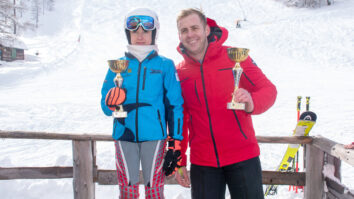 Foto: Tomo Weiss in Simon Rustia Medtem ko je v soboto, 21. februarja, Podjuna dopoldne vztrajala pod megleno odejo, so sončni žarki že osvetljevali bele strmine smučišča Pece. V prijetnem [&hellip;]