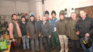 Tečaj varjenja so pripravili pri Urankovih, p.d. Kavhovih v Encelni vasi. Z veliko občutka za vsakdanja popravila kmetijskih pripomočkov in strojev je tečaj vodil 62-letni varilski mojster Jozi Urank, KIS [&hellip;]