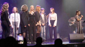 V ospredju večera so bili tokrat predvsem mladi pevski talenti, ki so pod profesionalnim mentorstvom Mateje Zwitter prvič stopili na oder in z odliko prestali svoj ognjeni krst. Z deloma [&hellip;]