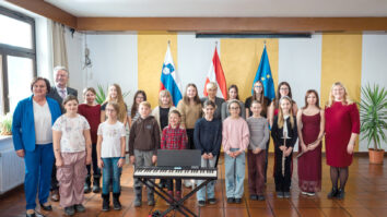 Na Peršmanovi domačiji se je srečala s predstavniki Društva Peršman, s potomci tamkajšnjih žrtev nacizma iz družin Sadovnik in Kogoj ter s predstavniki Zveze koroških partizanov in prijateljev protifašističnega odpora. [&hellip;]