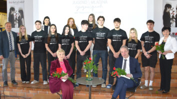 Organizatorka te večletne stalnice na DTAK, profesorica Mirjam Zwitter-Šlemic, je na prireditev v torek, 7. aprila, povabila gospo Katjo Sturm-Schnabl kot pričo časa, ki je v krogu dijakinj in dijakov [&hellip;]