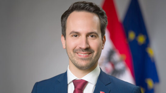 Ob nastopnem obisku pri ministru Wiederkehr leta 2025 so mu predstavili šolski model, ki je bil pod predhodnikom Martinom Polaschek pripravljen skupaj s pristojnimi uradniki ministrstva. Primerjana sta bila model [&hellip;]