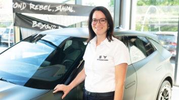 Pred prodajnim salonom z velikimi okni in v njem je razstavljenih 50 najnovejših avtomobilov priljubljenih znamk Seat in Cupra. V delavnici mehaniki servisirajo avtomobile vseh znamk. Družina Igerc danes v [&hellip;]